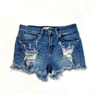 Almost Famous distressed fringe Jean short. Size 3